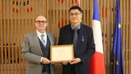 杨令飞教授获颁法国“学术棕榈”骑士勋章